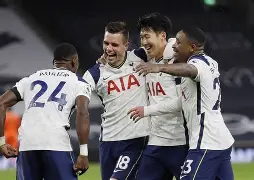 九游体育app-离谱！加时末段利物浦状态回暖罗马围绕欧冠止住颓势，罗马防线松动备战意甲的简单介绍